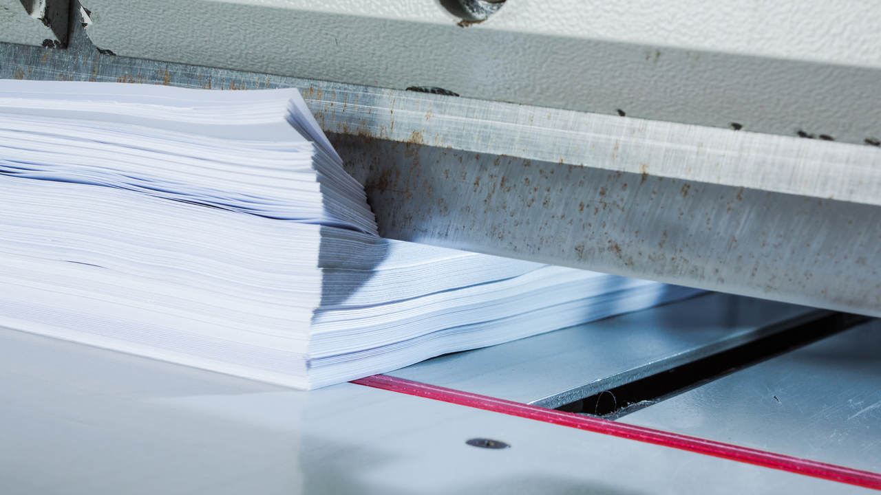 Guillotines vs. Trimmers: Choosing the Right Cutting Tool for Your Needs  Guillotines vs. Trimmers: Choosing the Right Cutting Tool for Your Needs