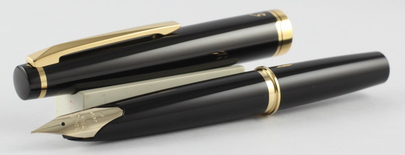 Pilot E95S Fountain Pen 14K Gold Medium Nib Black
