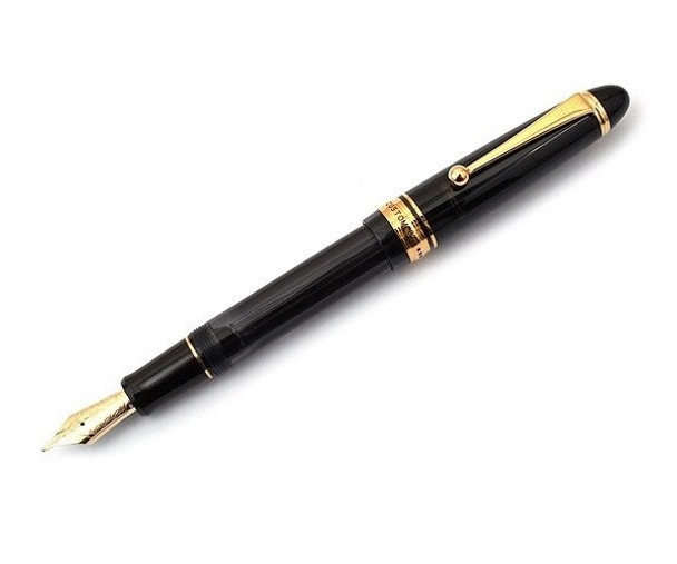 Pilot 600267 Custom 823 Fountain Pen Black Barrel 14K Gold Medium Nib | Its A Mega Thing