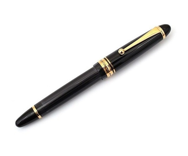 Pilot 600267 Custom 823 Fountain Pen Black Barrel 14K Gold Medium Nib