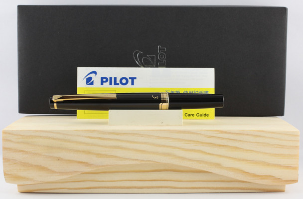 Pilot 14K Gold Fine Nib E95S Black Fountain Pen