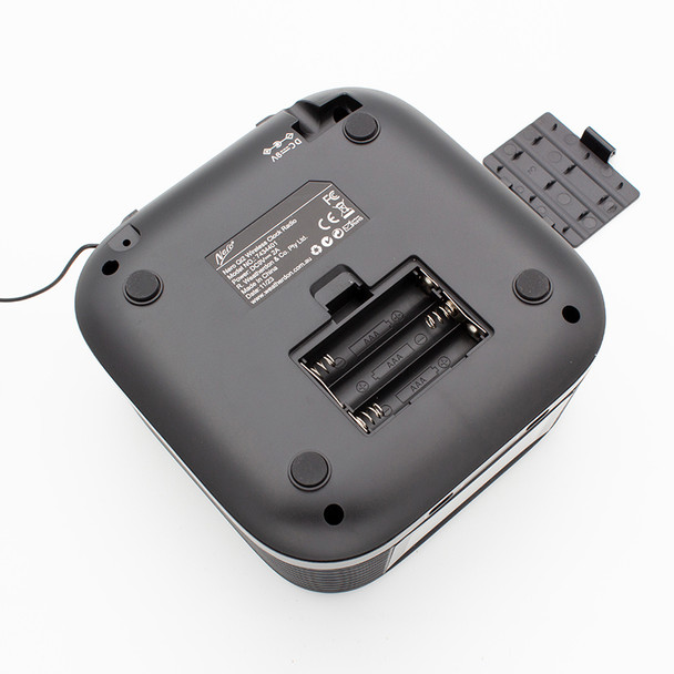 Nero Black Clock Radio QI2 with Dual USB-C Ports