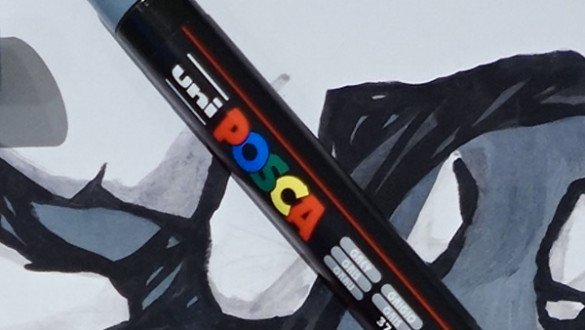 From near or far, POSCA is instantly recognisable. Its deep black body, the five coloured letters of its logo (three primary and one secondary) and the UNI signature are inimitable. Sized differently based on the tip of the marker, the body shape enables an easy, comfortable grip.