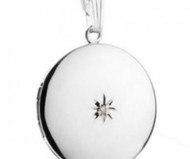 Choosing the Perfect Personalized Locket