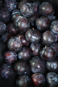 Plums (Black Majesty) Organic - per 100g