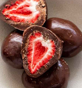 Strawberries DARK Chocolate Organic - per 100g