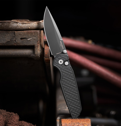 Pro Tech TR-3 Integrity Thumbstud Manual Folder Relic Textured Blk Aluminum Handle Blk DLC Magnacut Blade INT1106