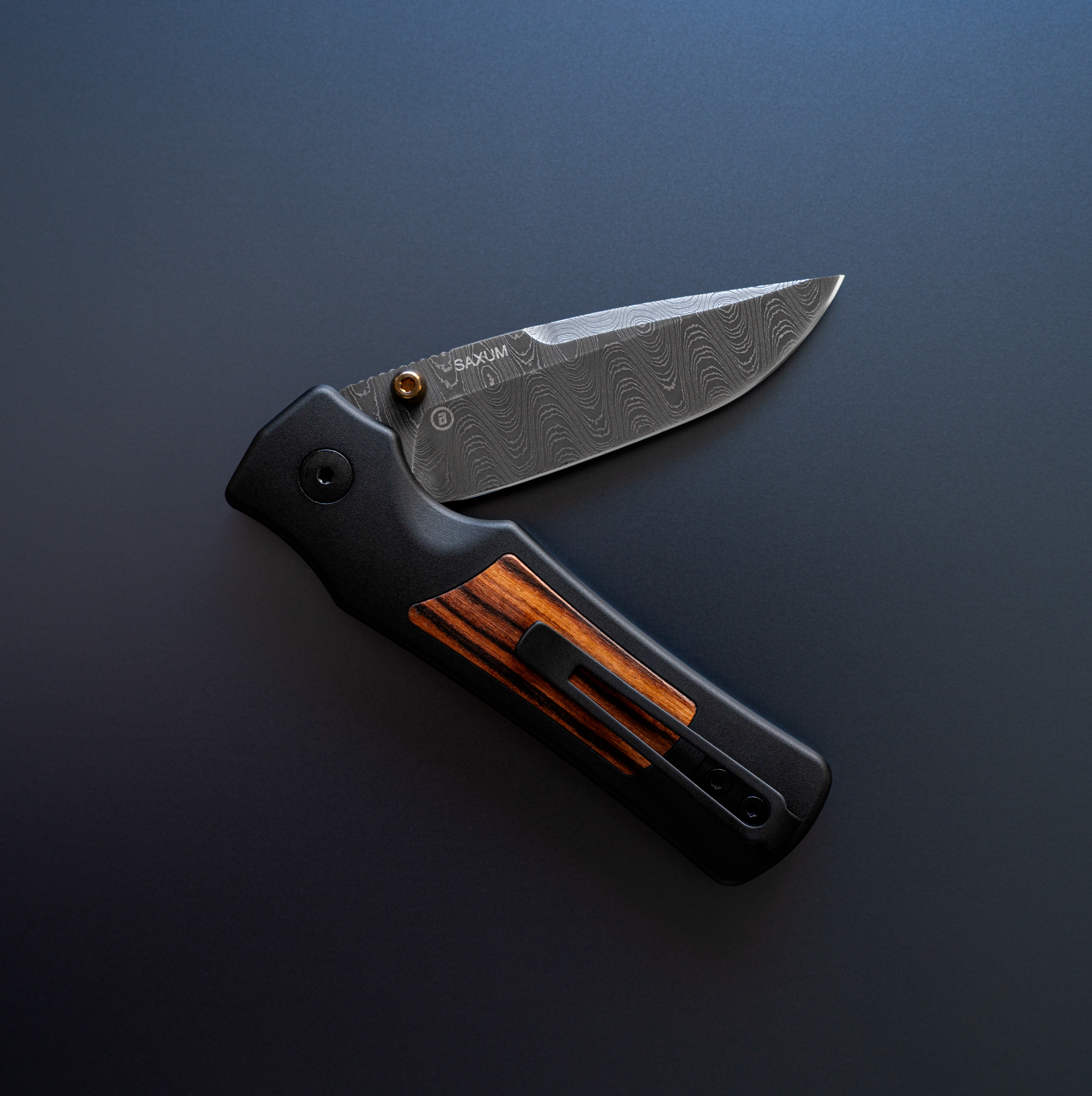 Hogue Saxum 2.8in Button Lock Folder Damascus-AL Frame Matte Blk Kingwood Insert HG24690-LIM View 2