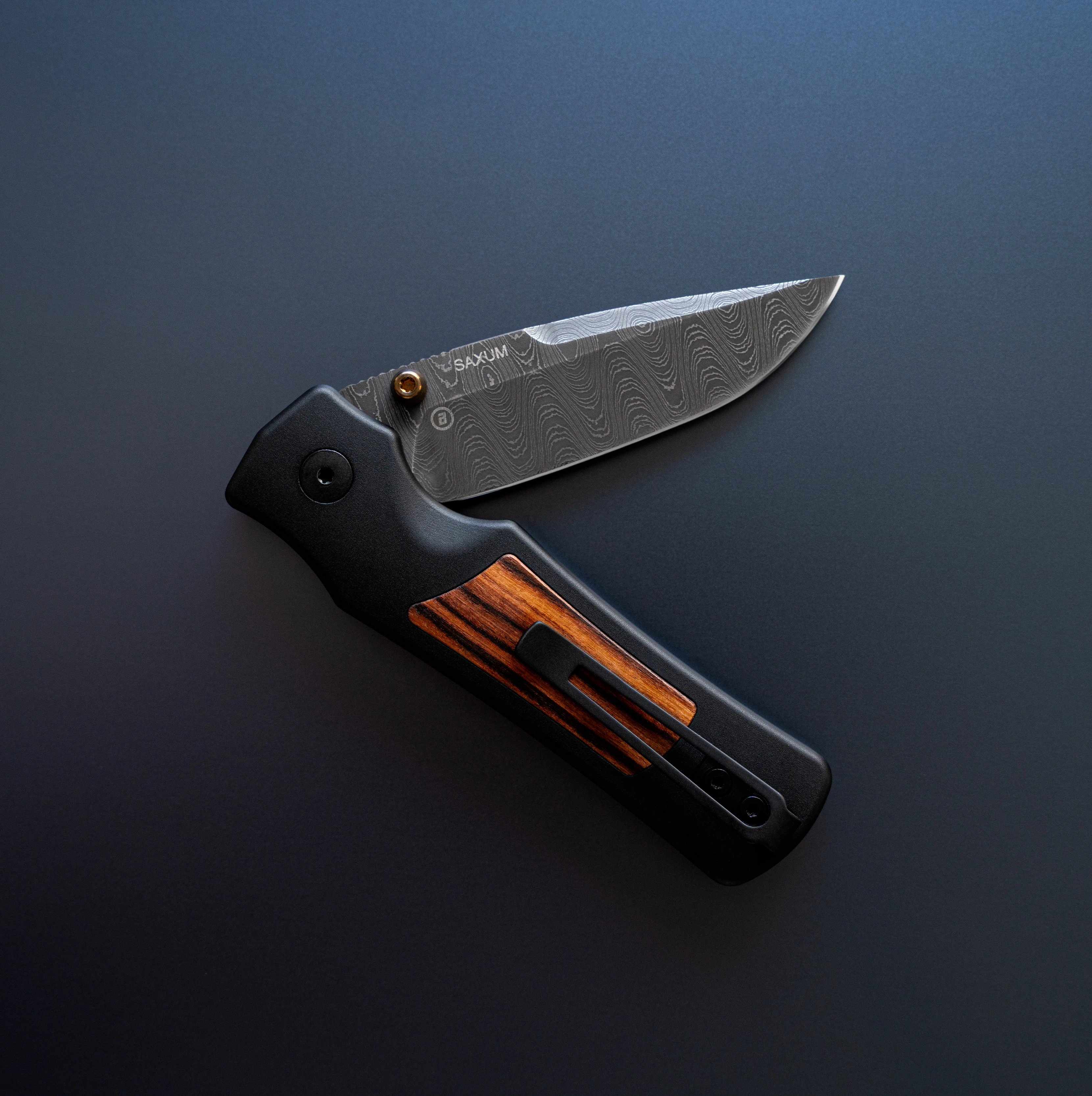 Hogue Saxum 2.8in Button Lock Folder Damascus-AL Frame Matte Blk Kingwood Insert HG24690-LIM View 11