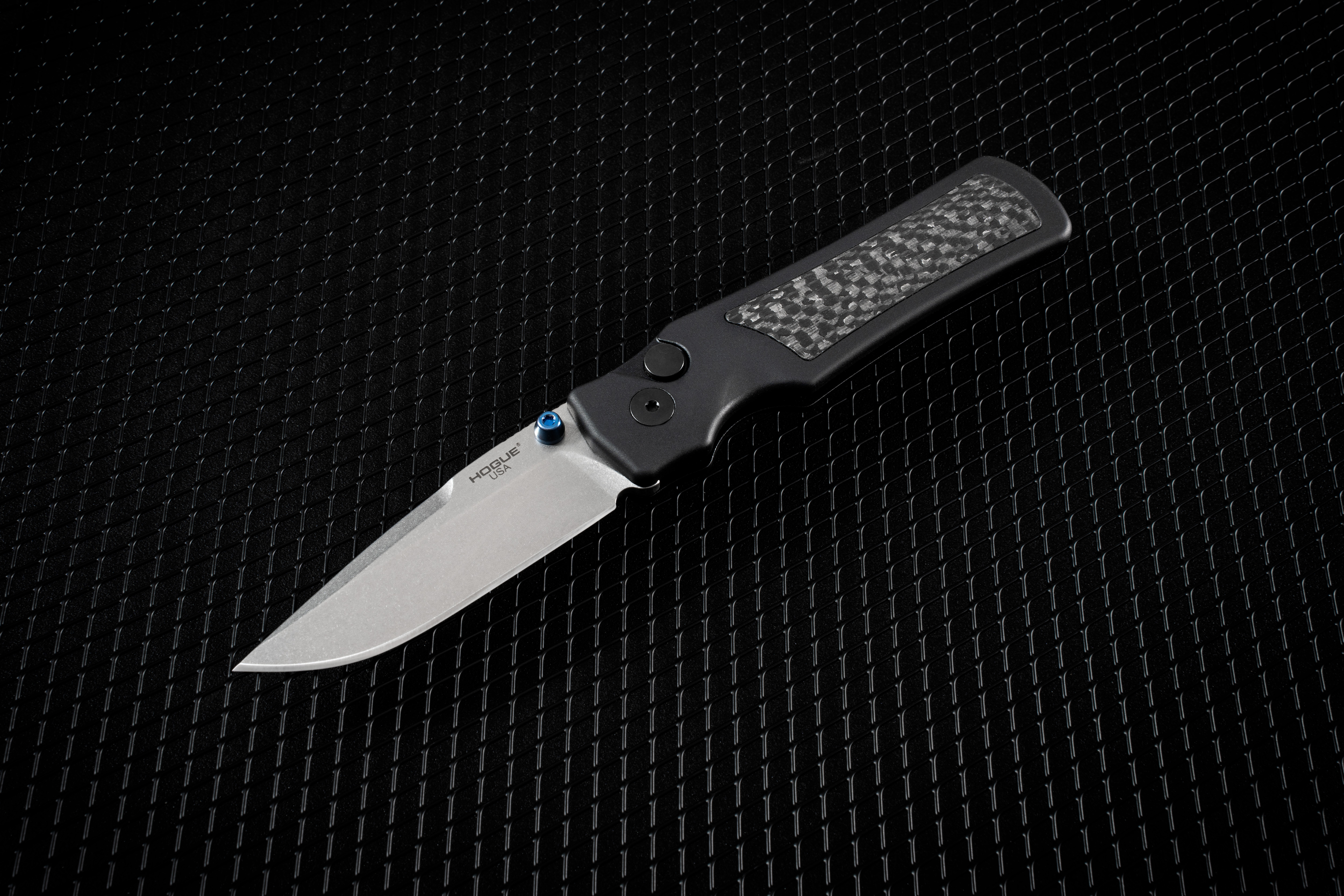 Hogue Saxum 2.8in Button Lock Folder Magnamax-AL Frame Matte Blk CF Insert HG24691-LIM View 1