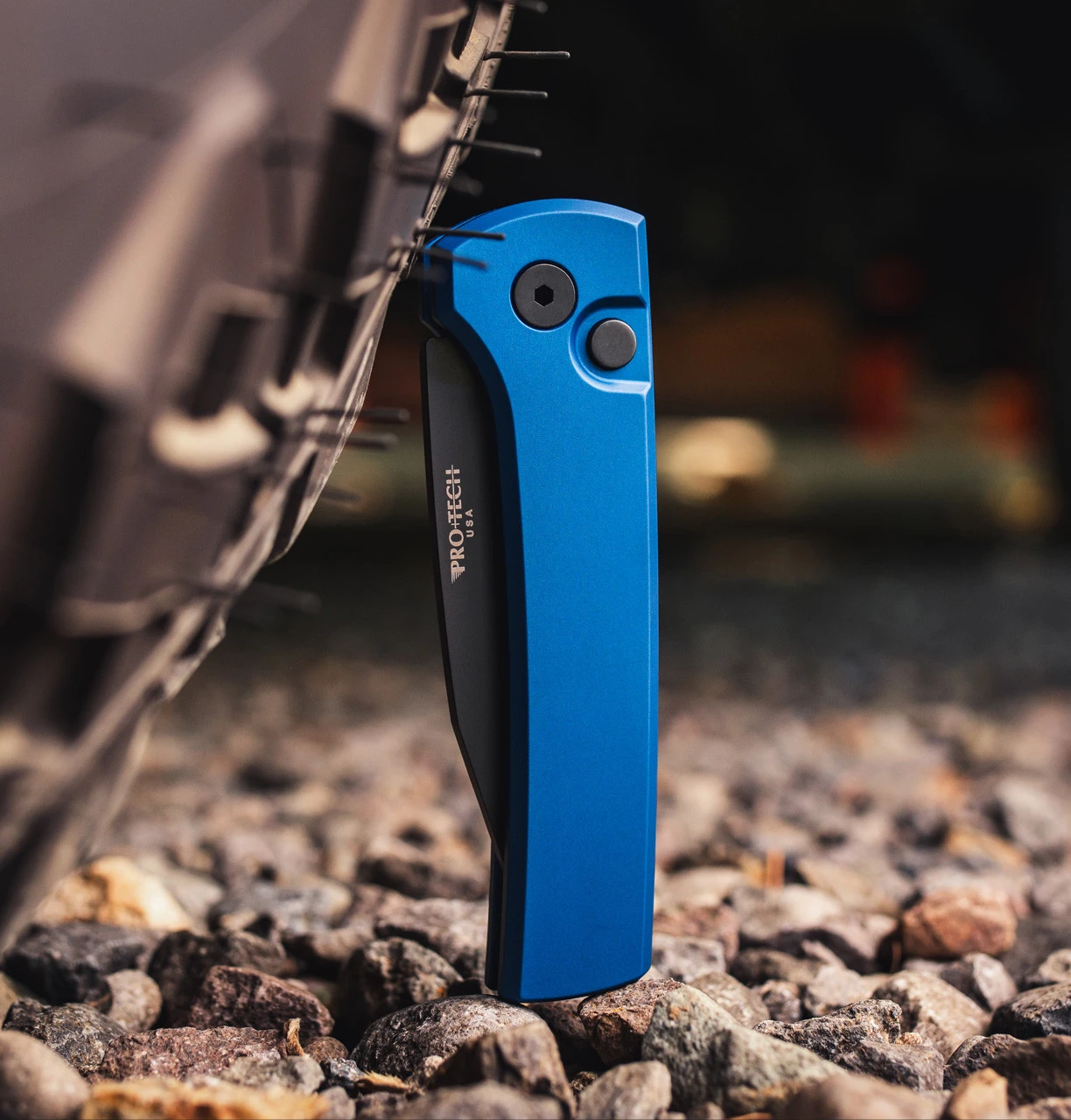 Pro Tech Ramon Chavez Scapegoat Compact OTS Auto Solid Blue Alum Handle DLC Black MagnaMax Blade AUPTRCS1103-BLUE View 3