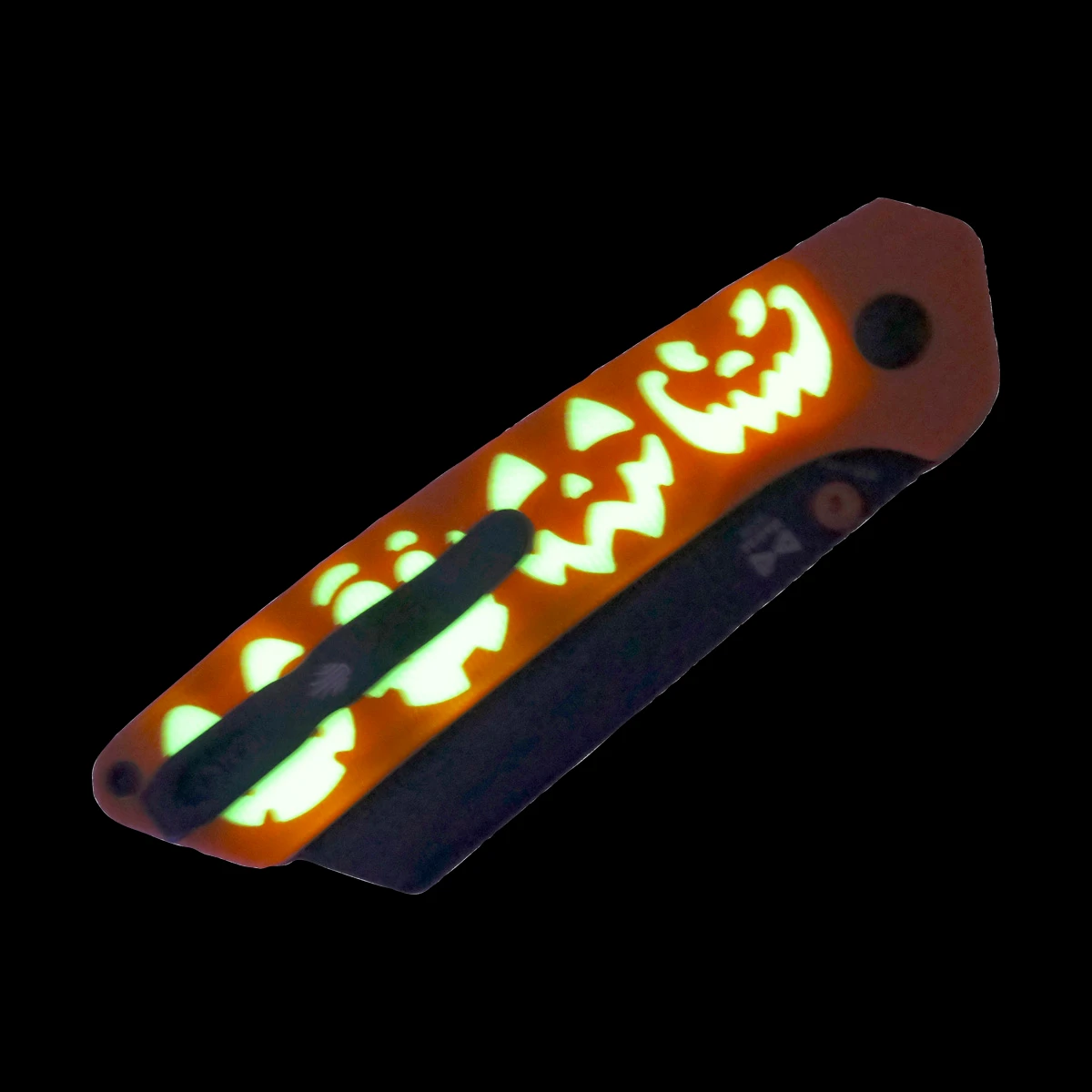 Kizer SMKW Exclusive Halloween Madrac Folder Orange G-10 W/Glow-in-the-Dark CNC Pumpkin Pattern Inlay - Black TI Coated 14C28N V3693BSE3 View 13