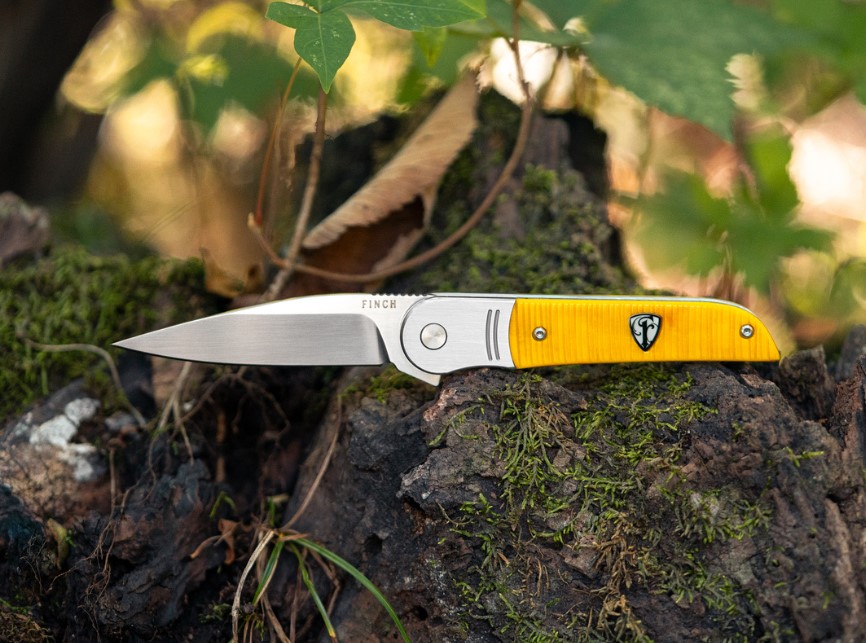 Finch Stinger Linerlock Folding Knife Yellow Jacket Ribbed Bone FKST367 View 2