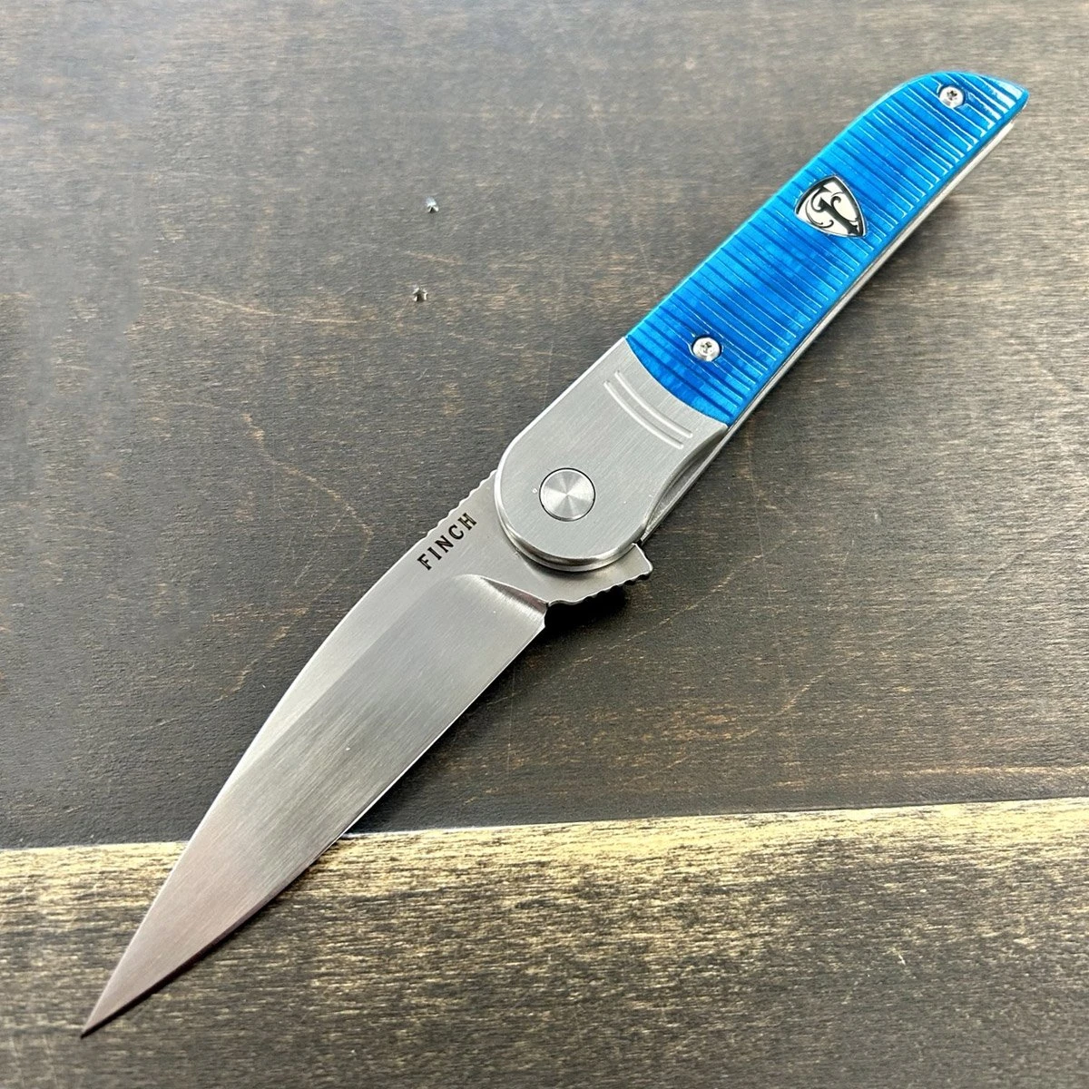 Finch SMKW Exclusive Stinger Linerlock Folding Knife Caribbean Blue Ribbed Bone FKST380 View 3