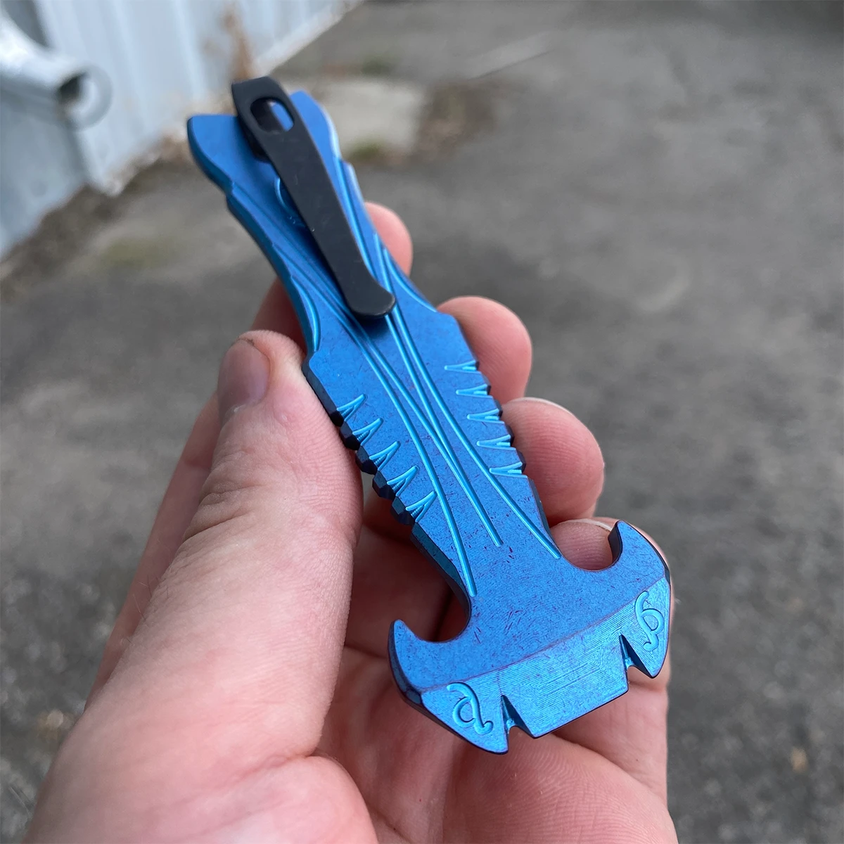 Lynch Northwest SMKW Exclusive Hammerhead v1.0 Prybar Elemental Blue Titanium/Service Black Clip PB-SMK-HH-ELM-BLU-BLK View 4