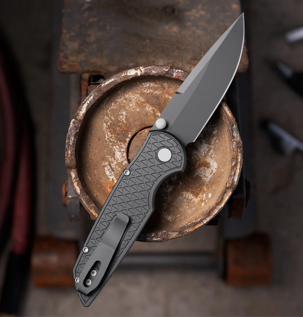 Pro Tech TR-3 Integrity Thumbstud Manual Folder Relic Textured Blk Aluminum Handle Blk DLC Magnacut Blade INT1106 View 3