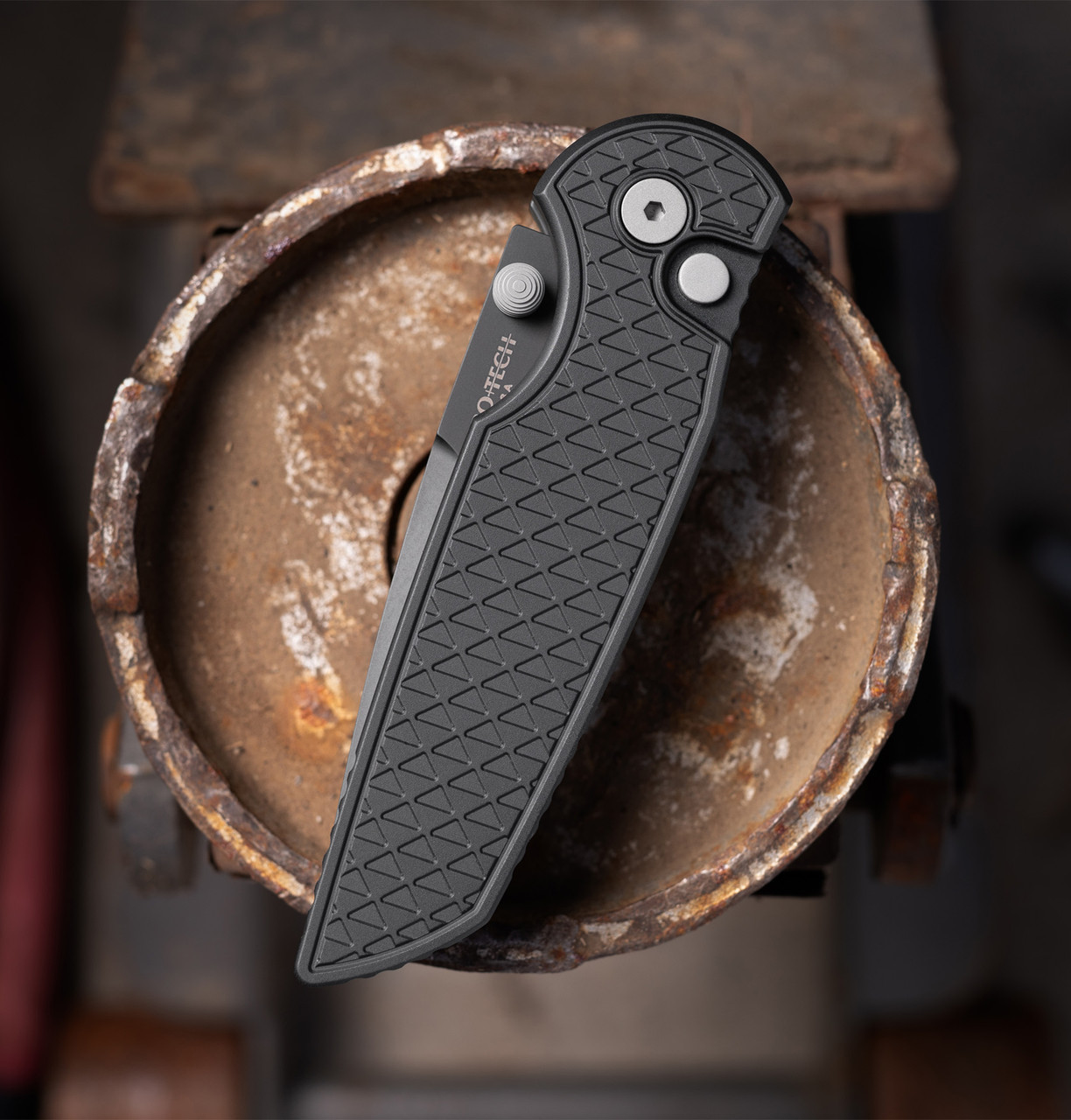 Pro Tech TR-3 Integrity Thumbstud Manual Folder Relic Textured Blk Aluminum Handle Blk DLC Magnacut Blade INT1106 View 2
