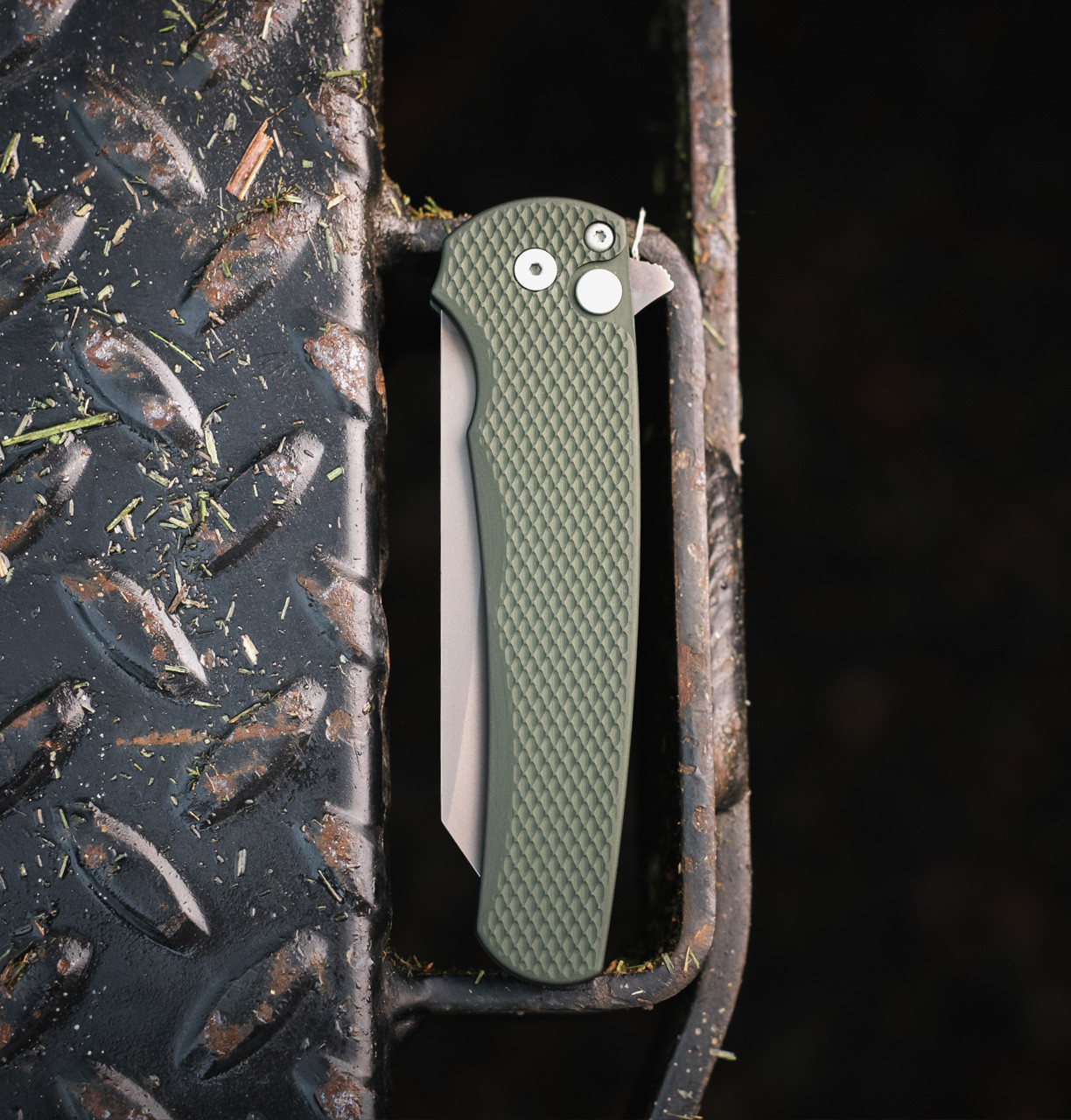 Pro Tech Malibu Flipper Textured Green Handle Smoky Grey DLC Magnacut Reverse Tanto Blade PT5406-SG GREEN View 4