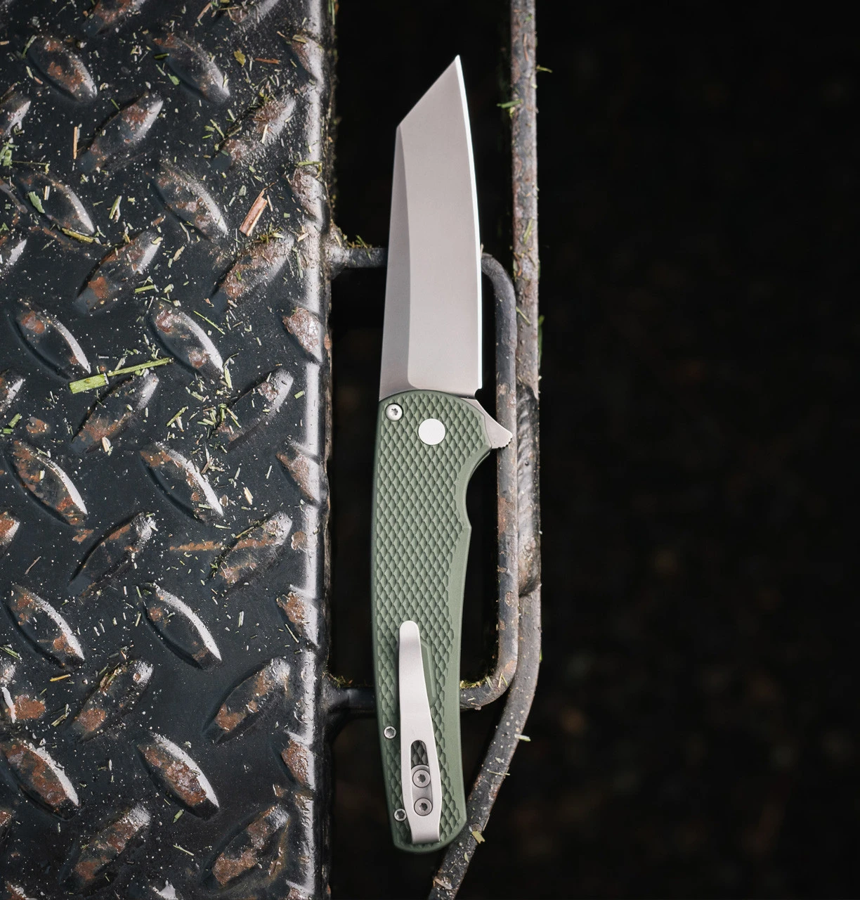 Pro Tech Malibu Flipper Textured Green Handle Smoky Grey DLC Magnacut Reverse Tanto Blade PT5406-SG GREEN View 3