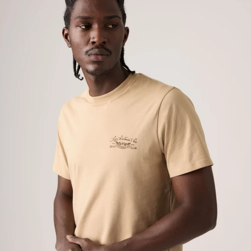 levis-classic-fit-graphic-tee