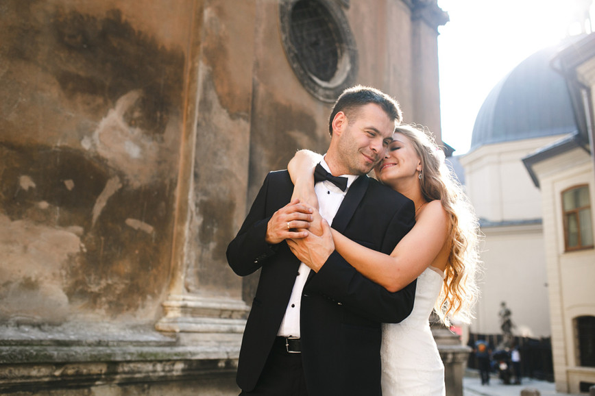 How to Look Great in Wedding Photos