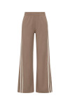THE UPSIDE women’s mocha lightweight Juliet Pant has a low-rise fit with contrast binds and split hem detail. Perfect for travel and everyday wear.