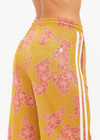 THE UPSIDE women’s floral Fantasy Roma Pant is a true-to-size fit and features an elasticated waistband with a drawcord, side pockets and cream side stripes. The perfect summer wardrobe piece.