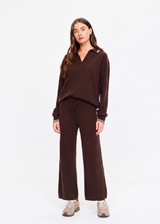THE UPSIDE women's brown cashmere blend Coco Amelie Cashmere Knit Pant is designed for a true to size fit and features a straight leg silhouette, elasticated waistband and drawcord detail. Made for lifestyle.