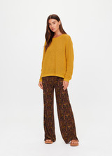 THE UPSIDE women's Laguna Tash Straight Leg Pant is a mid-rise, straight leg fit and features an elasticated waistband and side splits at hem in our Laguna palm print. Made for lifestyle.