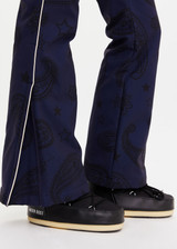 THE UPSIDE women’s navy Hakuba Kiki Ski Suit is a long sleeve full-length ski suit and features a zip opening, an elasticated removable belt and bonded fleece underside for extra warmth. Designed for Après-ski and winter wear.