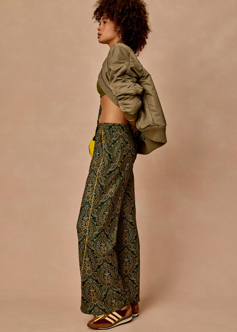 THE UPSIDE women's paisley Bamba Roma Pant is a true to size fit with a high rise waist, signature print, contrast piping and functional pockets. Made for lifestyle.
