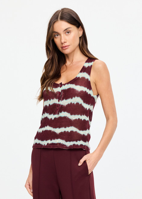 THE UPSIDE women’s tie dye 100% linen Rio Sapna Tank Top is designed for a regular fit and features a scoop neckline, button front closure and bound armholes and neckline. Made for lifestyle.