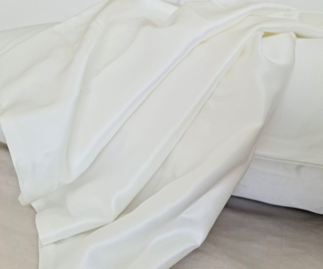 Elegant Ivory Silk Pillowcase for Skin and Hair – Available Online in NZ