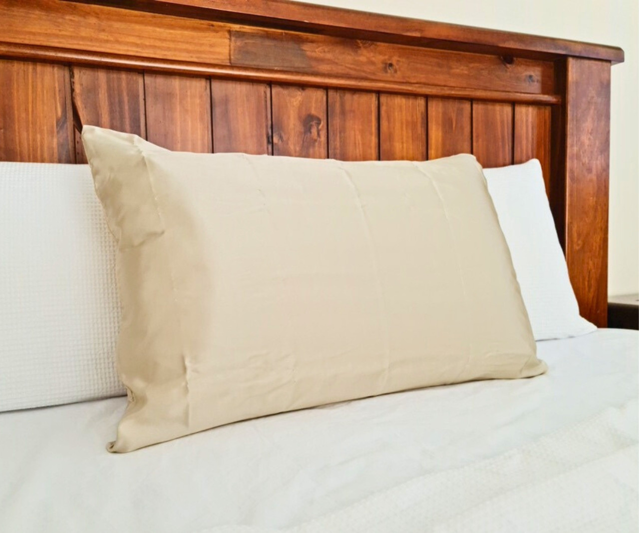 Smooth Champagne Silk Pillowcase Close-Up – Premium Quality for NZ Sleepers