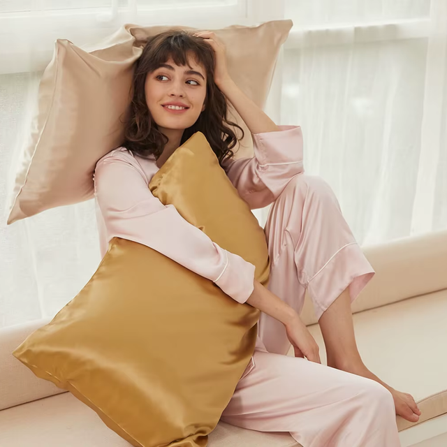 How to Wash a Silk Pillowcase How to Wash a Silk Pillowcase