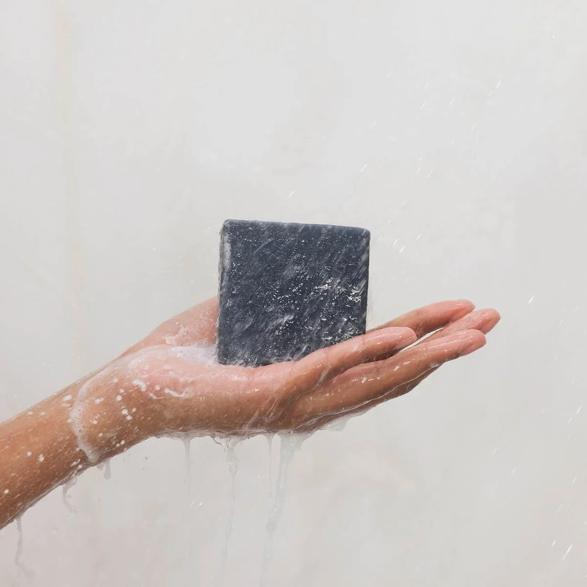 Kitsch Charcoal Soap Body Wash Bar for Cleansing – Made in USA, 113g | Detoxifying Bar Soap w/ Activated Charcoal – Gently Removes Excess Oil & Impurities, Clears Pores, Firms & Moisturizes Skin