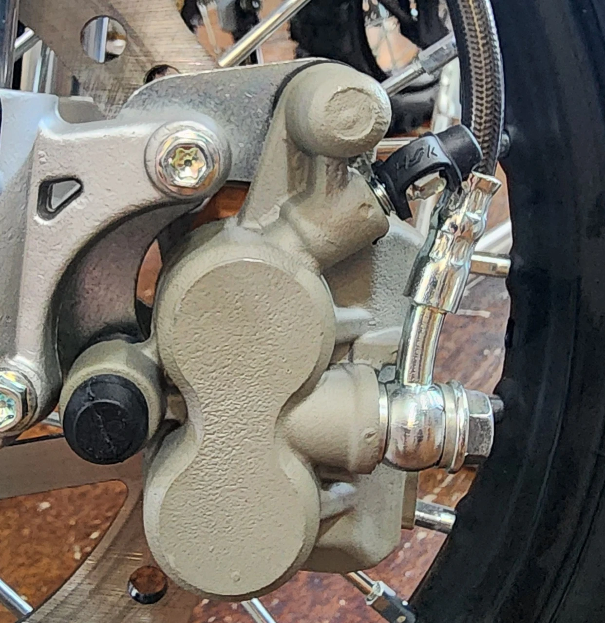 FRONT BRAKE ASSEMBLY - P125E / P140SE