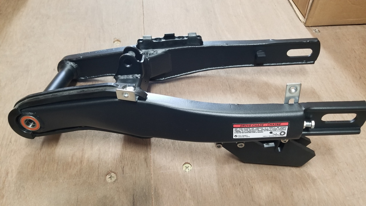 CHROMO MONO SWINGARM - PILOT 150
