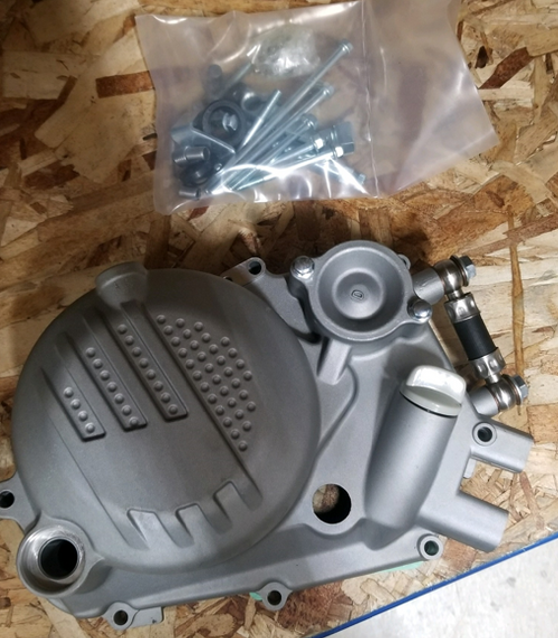 RIGHT CRANKCASE COVER - Z190