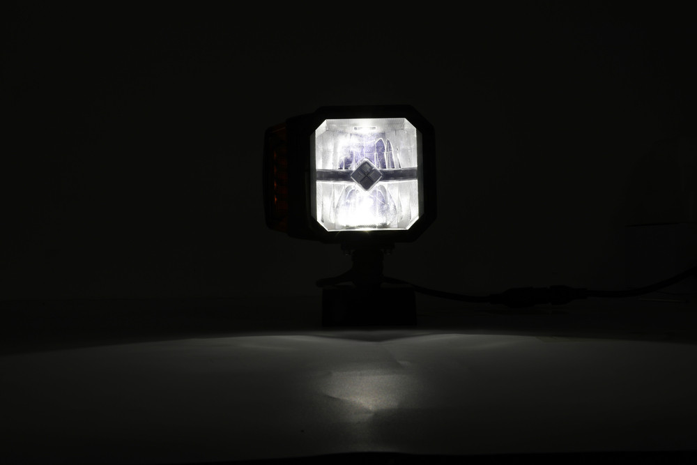 Proiettore LED con Freccia Movibile e Lente Riscaldata - Ama