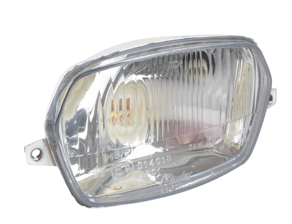 Fanale anteriore per trattore Ama 138,5x84mm con luce abbagliante e anabbagliante - Ama