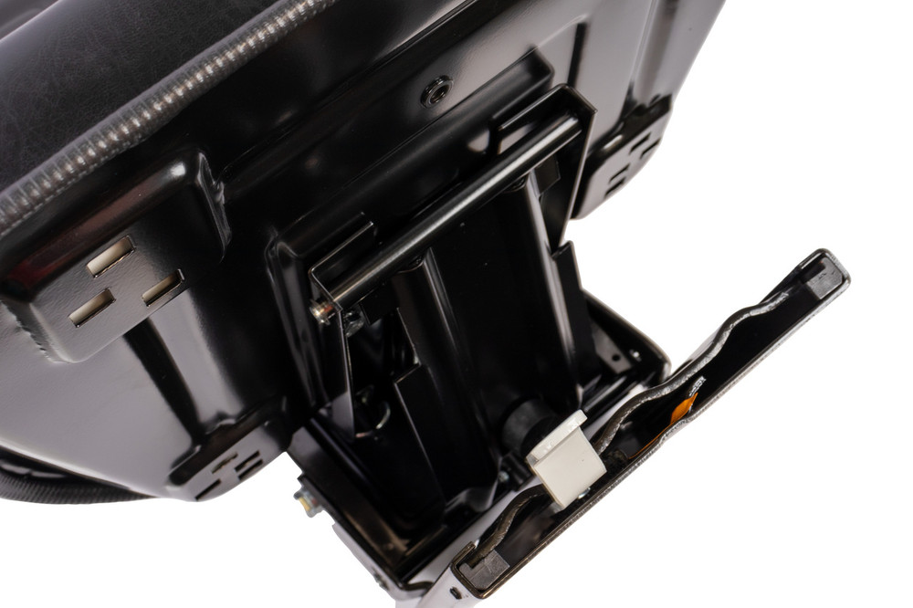 Sedile 3 in sky nero con sospensione meccanica - Seat Industries