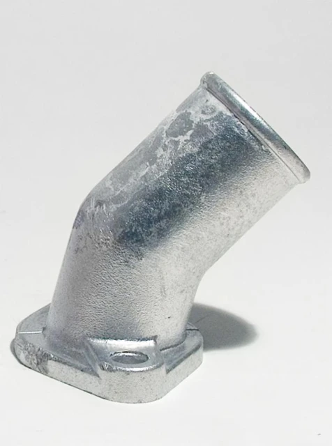 Tubo di raccordo rigido per pompa acqua trattore adattabile a rif. originale Fiat e New Holland 4697838 - Ama