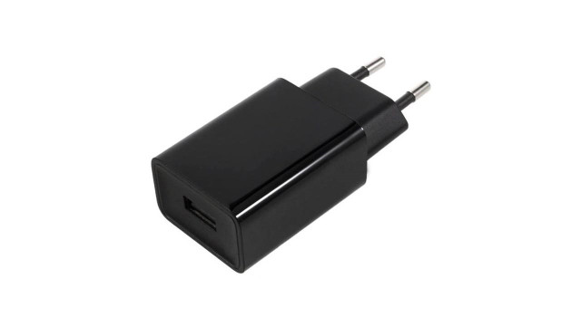 Caricatore USB con corrente in entrata 100-240V e corrente in uscita 5V - Ama