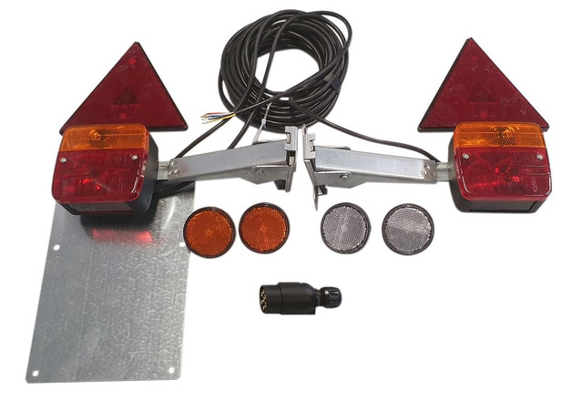 Kit luci posteriori alogene con triangoli rifrangenti - Ama