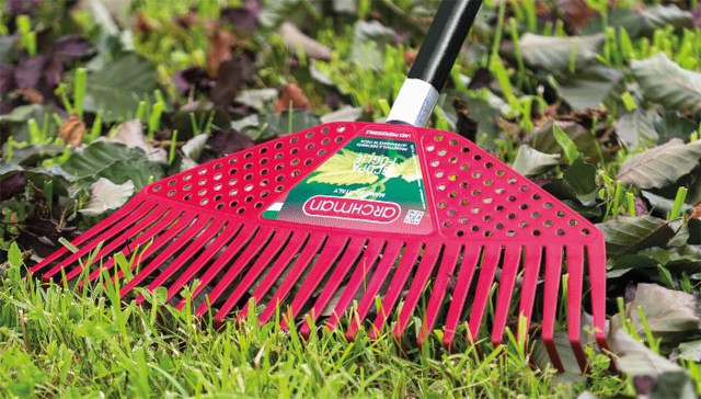 Scopa a memoria plastica con attacco universale adatto a tutti i tipi di manico - No brand