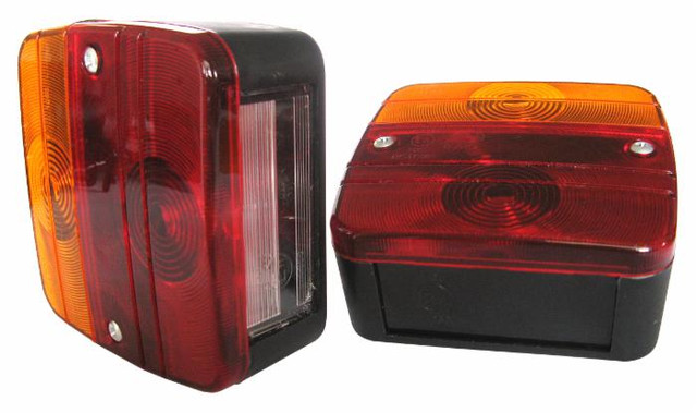 Fanale posteriore dx senza luce targa 100x95x50mm - Ama Fanale posteriore dx senza luce targa 100x95x50mm - Ama