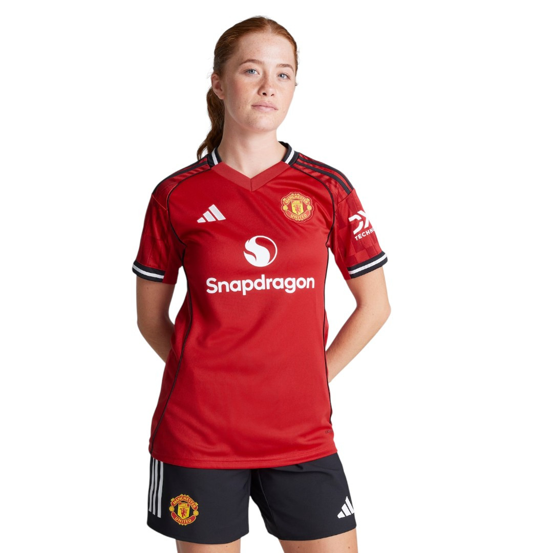 B.FERNANDES #8 Manchester United 25/26 Women's Home Shirt - Man United Font