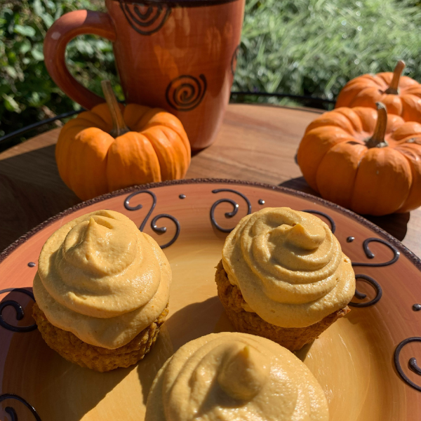 Pumpkin Cupcakes with Pumpkin Cashew Frosting