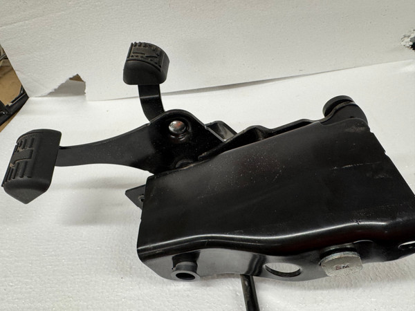 Complete brake assembly for John Deere S100